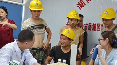 健康義診進(jìn)工地關(guān)愛行動(dòng)暖人心——寧兒開展農(nóng)民工健康義診活動(dòng)