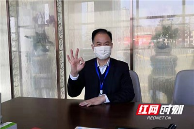 為緩解口罩緊缺問題 長(zhǎng)沙寧兒婦產(chǎn)醫(yī)院號(hào)召醫(yī)護(hù)人員自制口罩